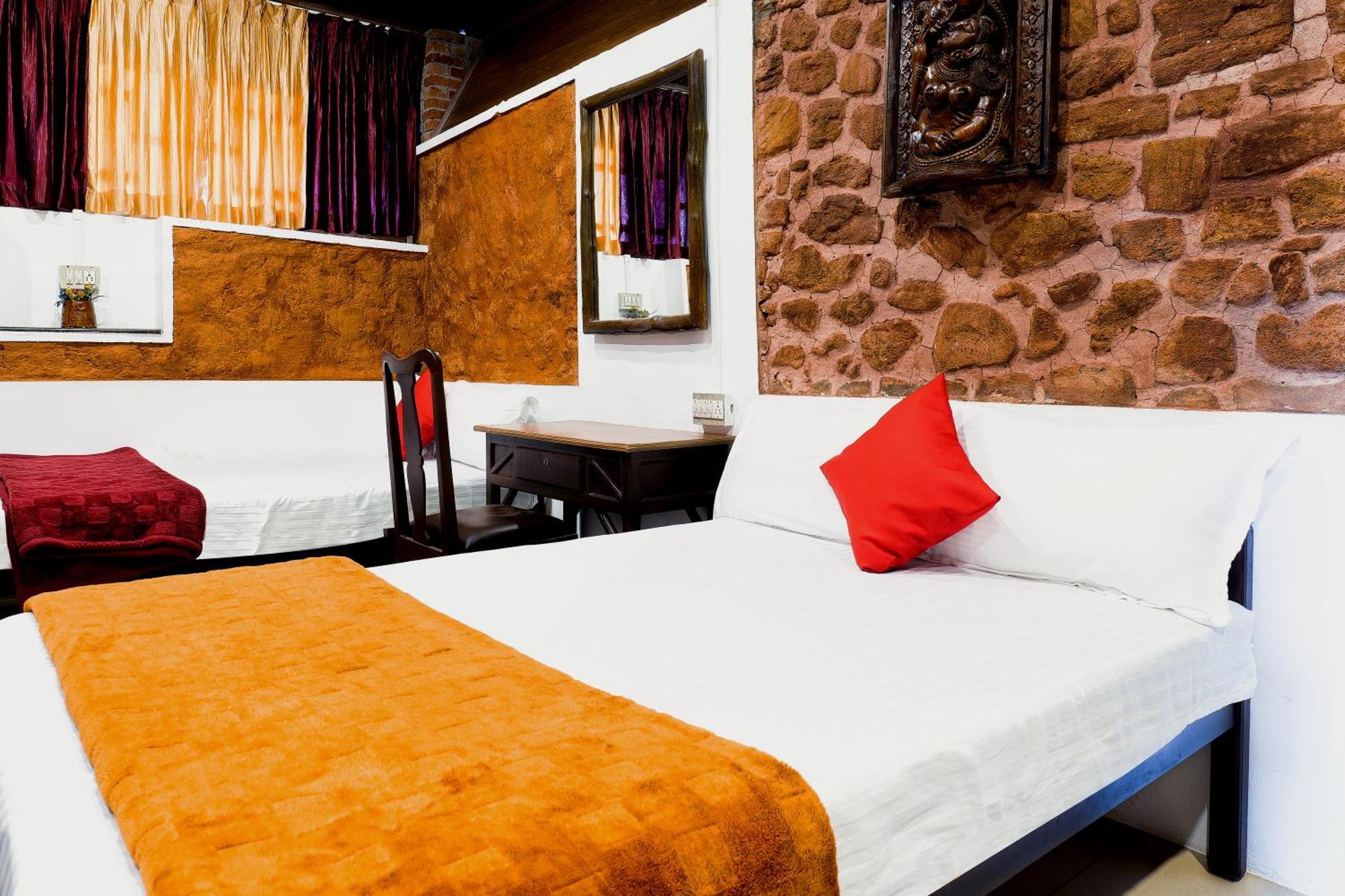 Exotica Holidays Hotel Viripara Buitenkant foto