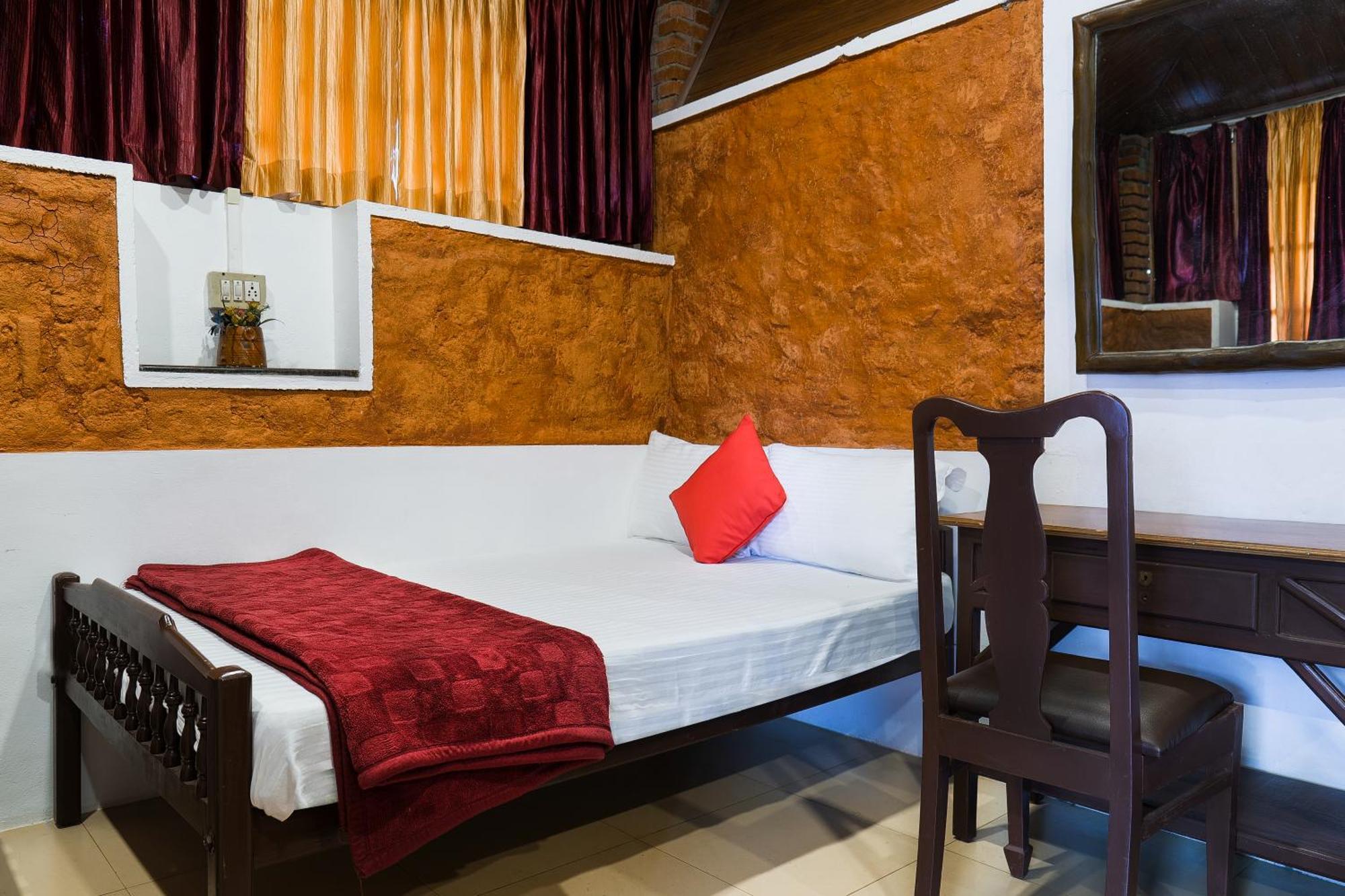 Exotica Holidays Hotel Viripara Buitenkant foto