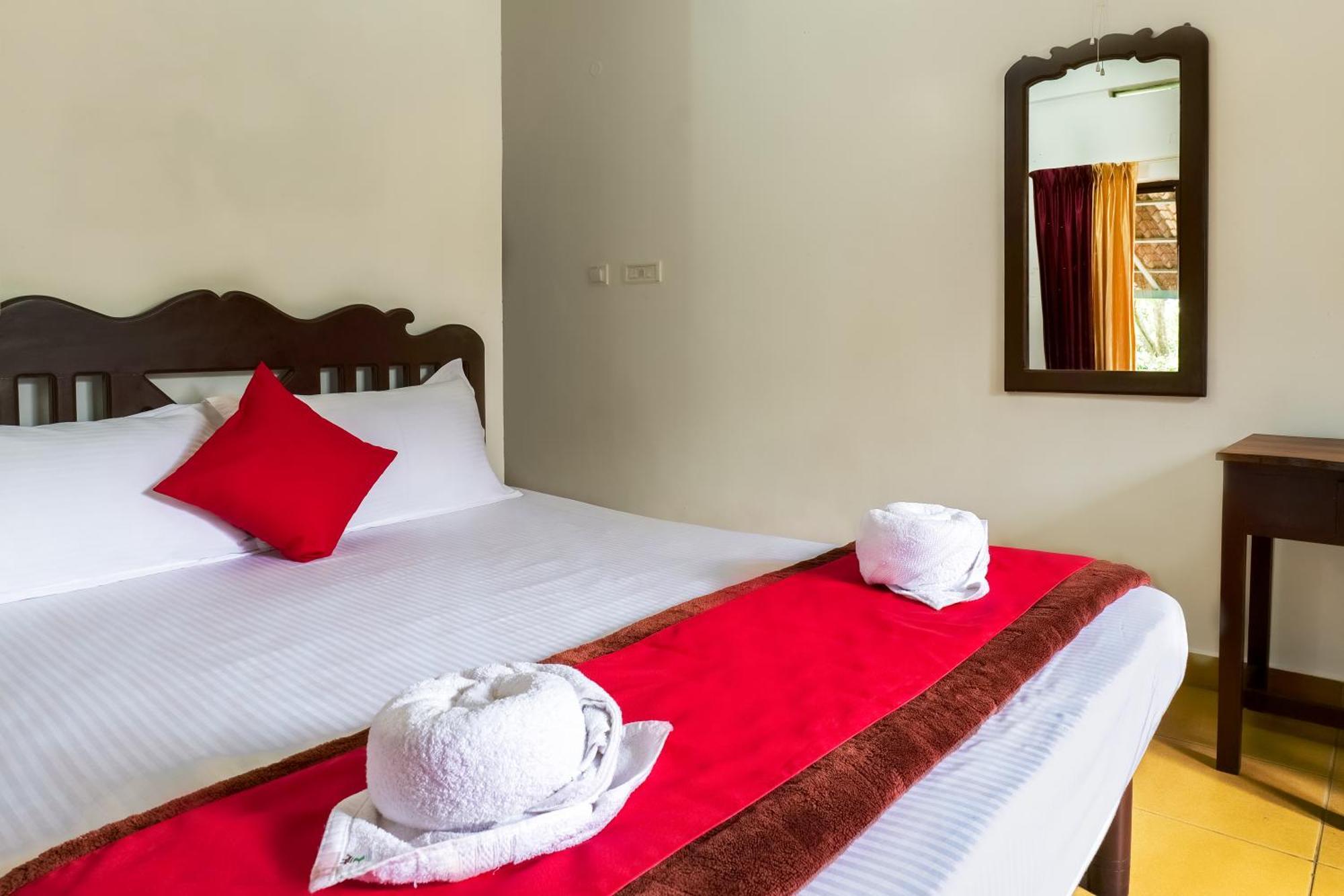 Exotica Holidays Hotel Viripara Buitenkant foto