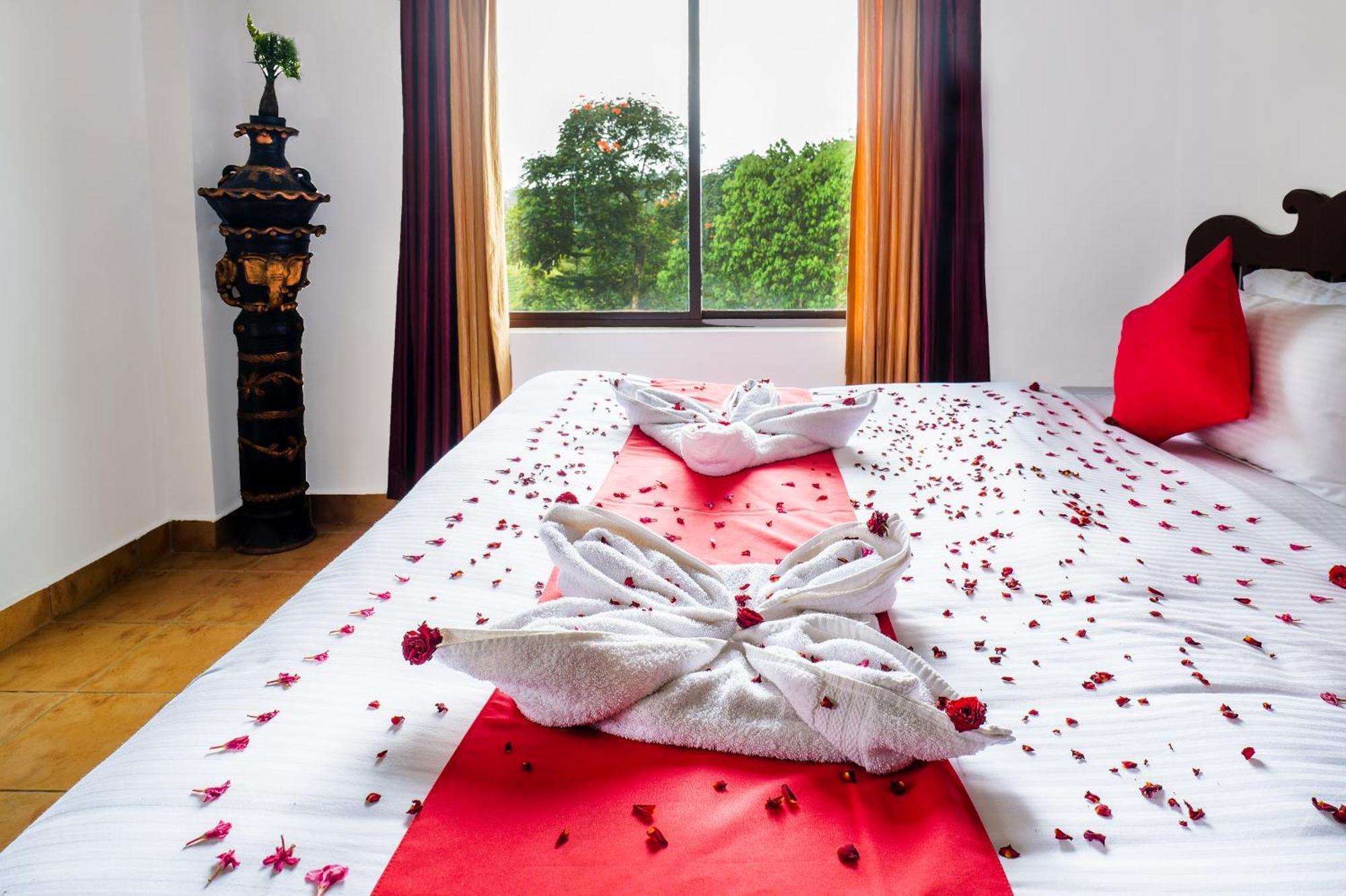 Exotica Holidays Hotel Viripara Buitenkant foto