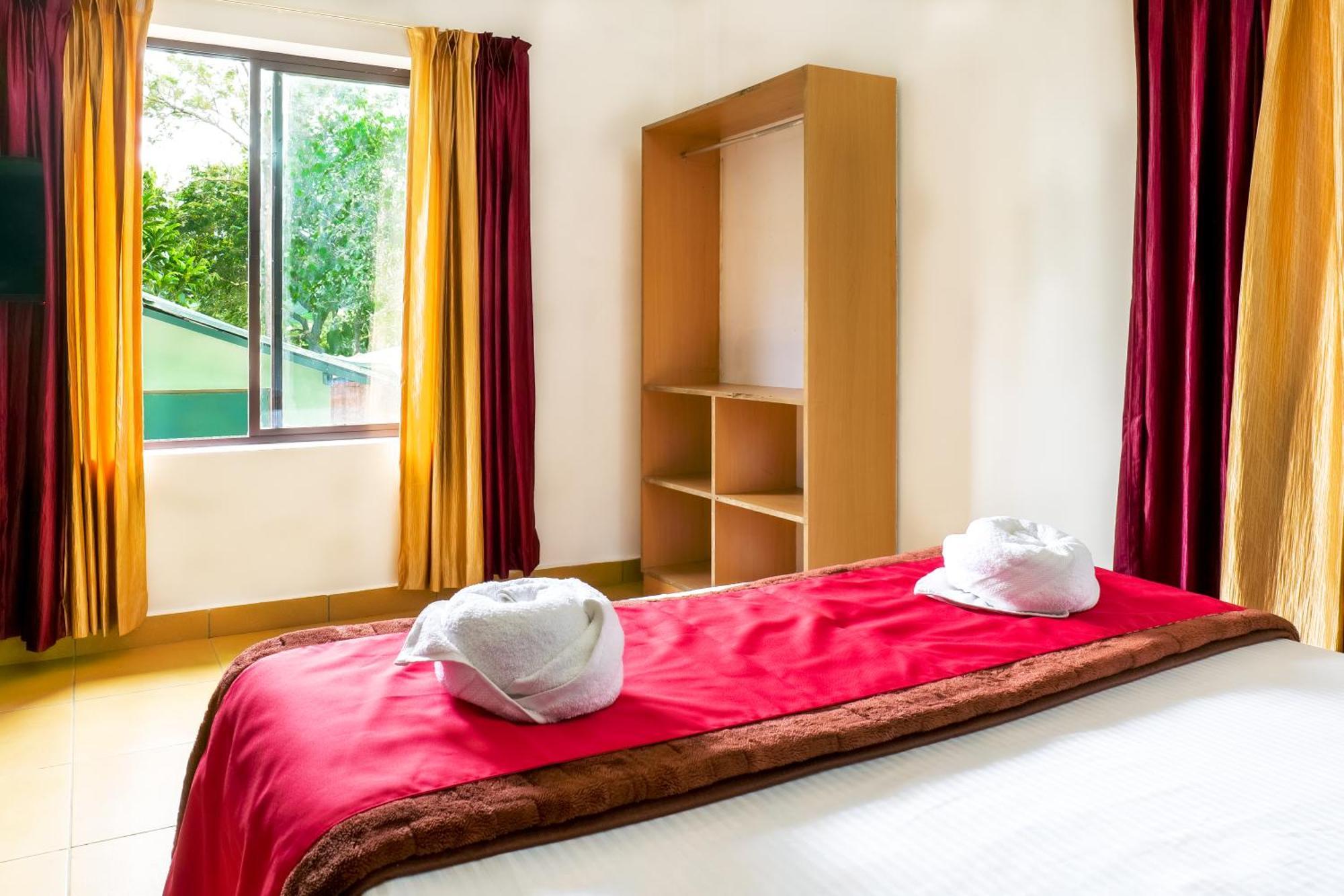 Exotica Holidays Hotel Viripara Buitenkant foto