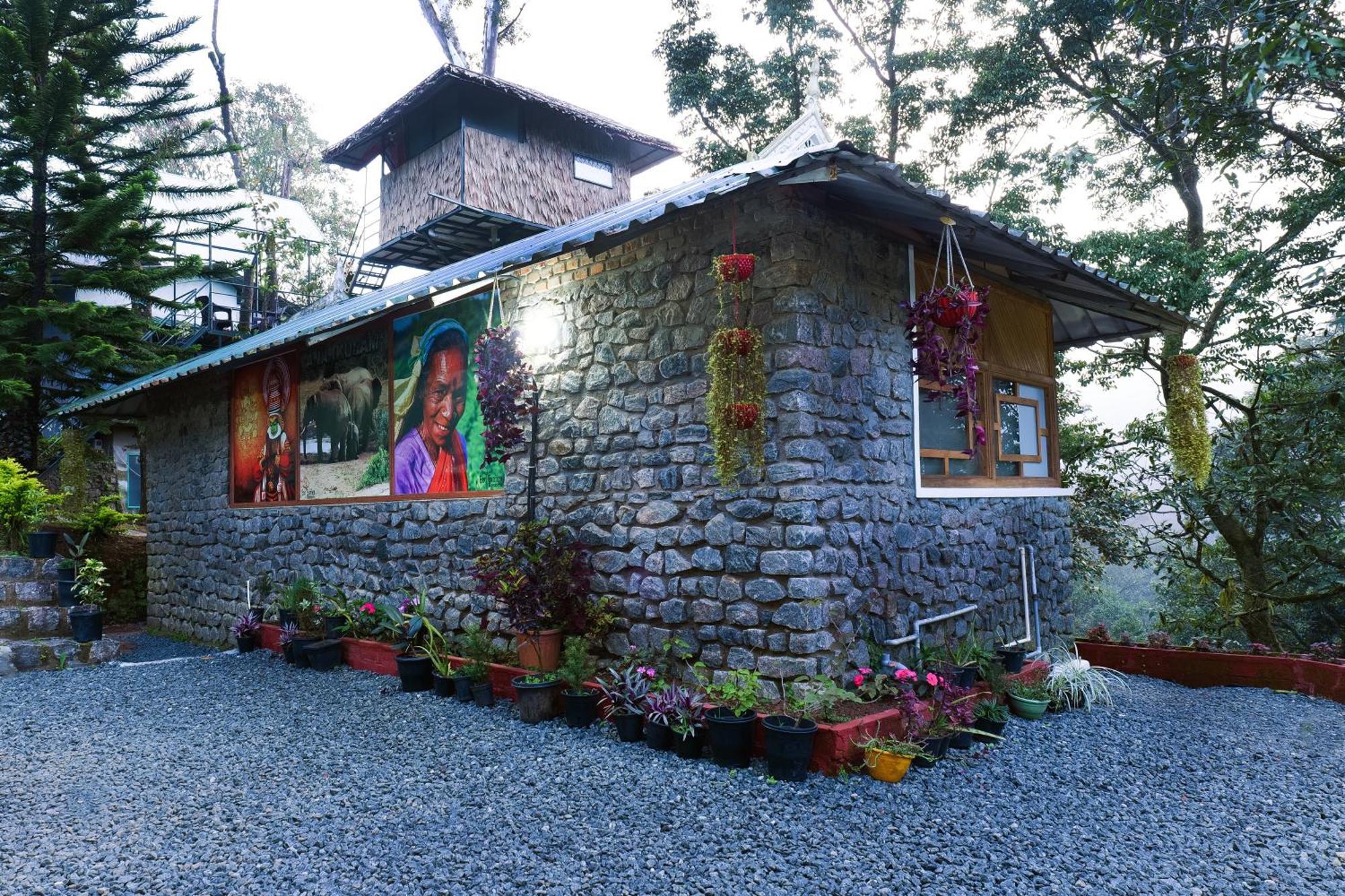 Exotica Holidays Hotel Viripara Buitenkant foto